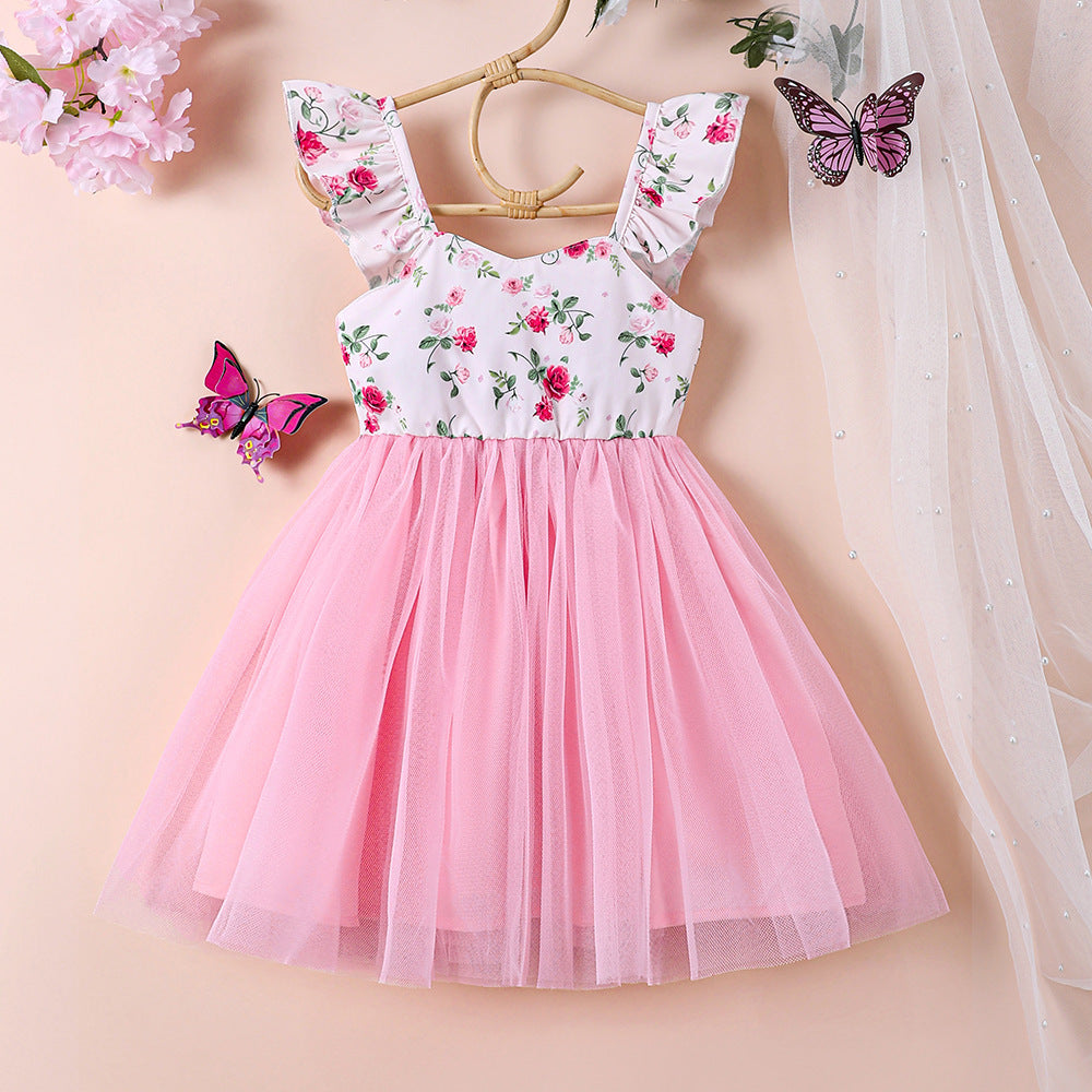 Vestido blanco con estampas de flores y falda de tul rosa