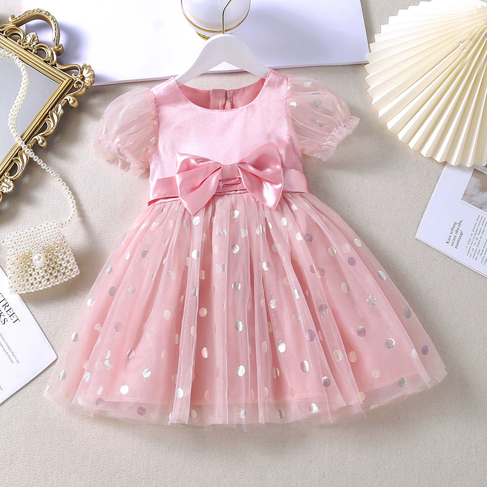 Vestido rosa con mangas abullonadas y falda de tul con motas