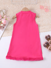 Cargar imagen en el visor de la galería, Vestido pink de Barbie con detalles peludos

