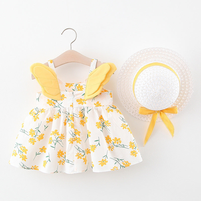 Vestido blanco con estampas de flores, alas y sombrero
