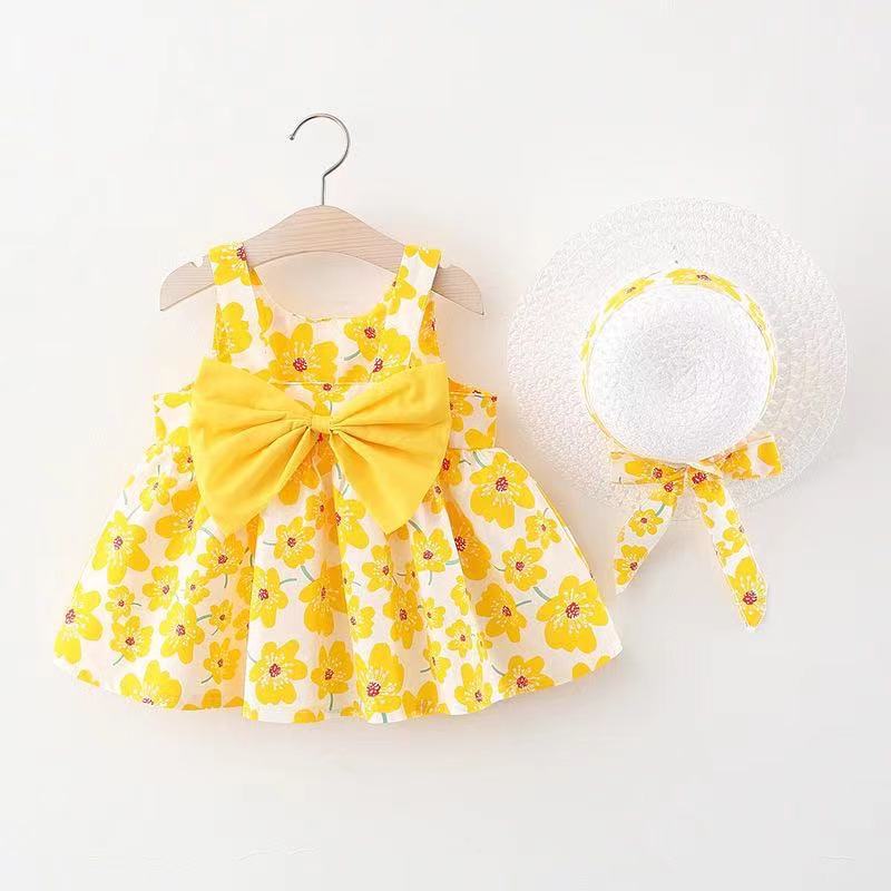 Vestido con estampas de flores, moño grande y sombrero