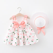 Carregar imagem no visualizador da galeria, Vestido blanco con estampas de frutillas, moño rosa y sombrero
