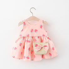 Cargar imagen en el visor de la galería, Vestido con estampas de frutillas, moño y cartera
