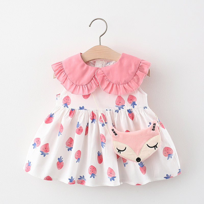 Vestido con volados, estampas de frutillas y cartera de zorro