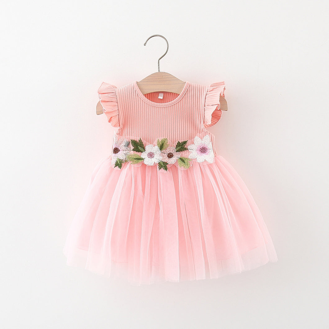 Vestido con detalles de flores y falda de tul