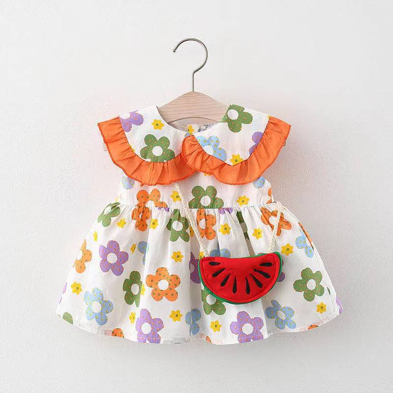 Vestido con estampas de flores, volados naranja y cartera de sandia