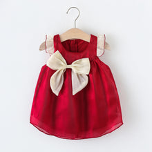 Carregar imagem no visualizador da galeria, Vestido de tul bordo con volados y moño crema
