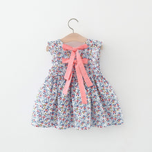 Carregar imagem no visualizador da galeria, Vestido con estampas de flores y moño rosa en la espalda

