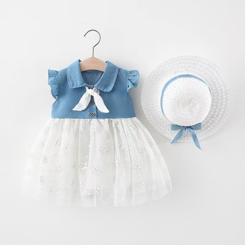 Vestido jeans con listón, falda de tul con estampas de flores y sombrero