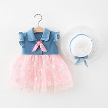 Carregar imagem no visualizador da galeria, Vestido jeans con listón, falda de tul con estampas de flores y sombrero
