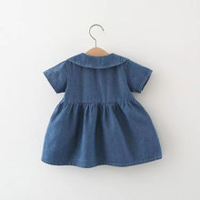 Carregar imagem no visualizador da galeria, Vestido jeans con detalles de moño y botones
