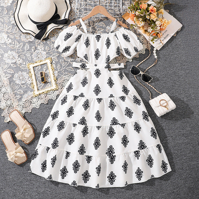 Vestido blanco con estampas y detalles en la cintura