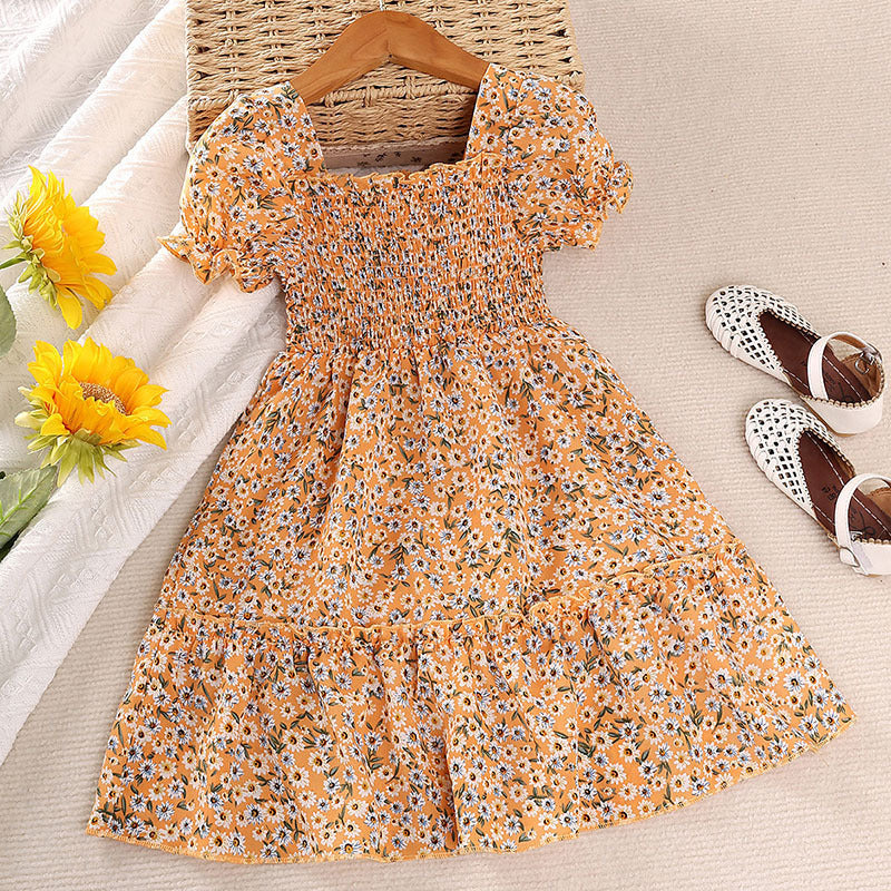 Vestido naranja engomado con estampas de flores y mangas abullonada