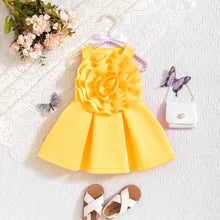 Carregar imagem no visualizador da galeria, Vestido liso tablado con detalles de flor
