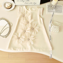 Cargar imagen en el visor de la galería, Vestido liso con detalles de flores
