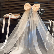 Carregar imagem no visualizador da galeria, Vestido crema de lentejuelas, detalles de tul y moño con velo
