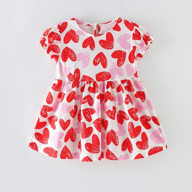 Vestido blanco con estampas de corazones rojo y rosa
