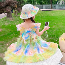 Cargar imagen en el visor de la galería, Vestido engomado colorido con volados y alas de mariposa con sombrero
