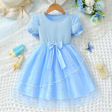 Carregar imagem no visualizador da galeria, Vestido celeste con volados, moño y tul
