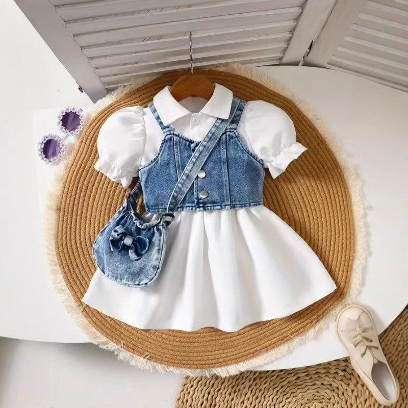Vestido blanco con chaleco y cartera jeans