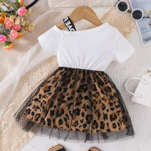 Carregar imagem no visualizador da galeria, Vestido blanco, un solo hombro con estampa y tul de animal print
