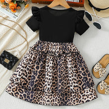 Carregar imagem no visualizador da galeria, Vestido negro con estampa de corazón y falda de animal print
