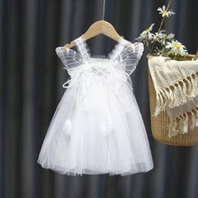 Carregar imagem no visualizador da galeria, Vestido engomado de tul con alas de mariposa
