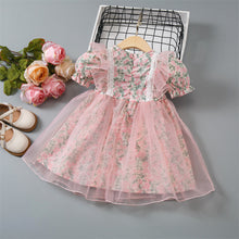 Carregar imagem no visualizador da galeria, Vestido rosa con estampas de flores, volados y tul
