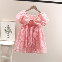 Cargar imagen en el visor de la galería, Vestido rosa con detalles, moño en frente
