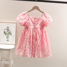 Cargar imagen en el visor de la galería, Vestido rosa con detalles, moño en frente
