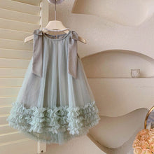 Carregar imagem no visualizador da galeria, Vestido de tul con moños y volados

