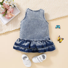 Cargar imagen en el visor de la galería, Vestido jeans con volados y bordado de mariposa

