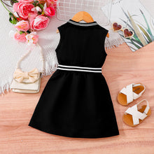 Carregar imagem no visualizador da galeria, Vestido negro con cuello y botones
