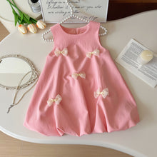 Cargar imagen en el visor de la galería, Vestido rosa tipo globo con moños
