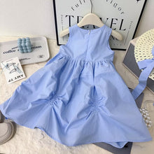 Cargar imagen en el visor de la galería, Vestido celeste y sombrero
