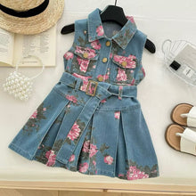 Cargar imagen en el visor de la galería, Vestido jeans con estampas de flores y cinto

