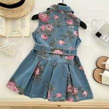 Cargar imagen en el visor de la galería, Vestido jeans con estampas de flores y cinto
