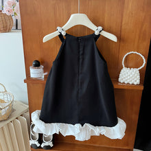 Cargar imagen en el visor de la galería, Vestido negro con brillo y volados blanco con perlas

