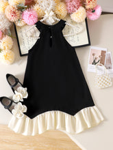 Carregar imagem no visualizador da galeria, Vestido negro con perlas y volados en crema
