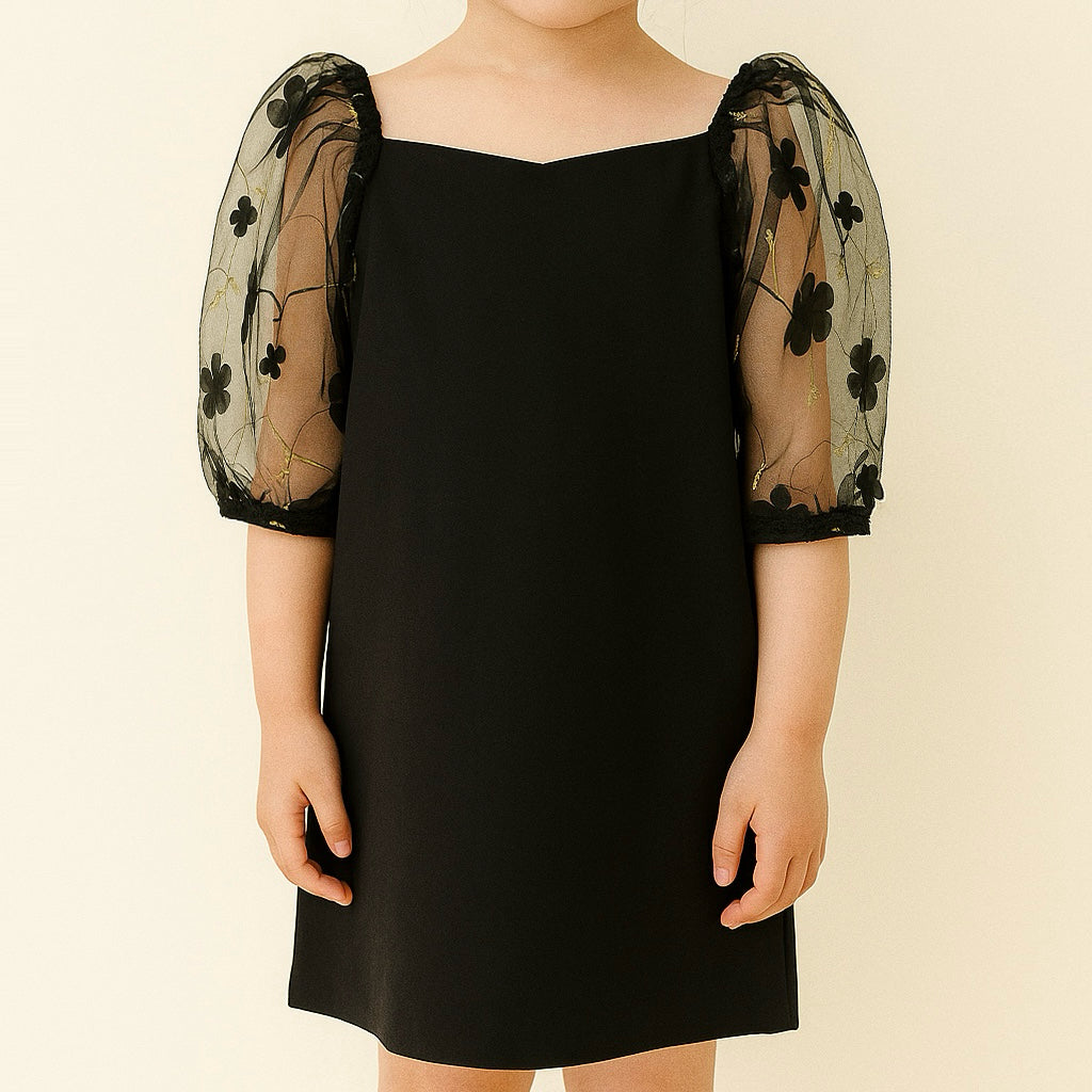 Vestido negro con manga transparente floreado