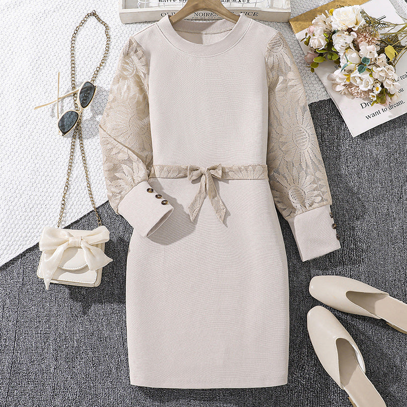 Vestido crema, mangas transparentes con botones y cinto