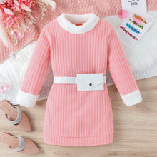 Carregar imagem no visualizador da galeria, Vestido salmón con detalles peludos y porchete blanco
