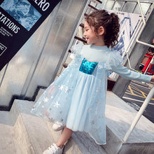 Cargar imagen en el visor de la galería, Vestido con lentejuelas y capa de tul tipo Elsa
