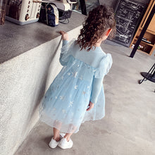 Cargar imagen en el visor de la galería, Vestido con lentejuelas y capa de tul tipo Elsa
