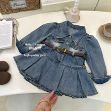 Carregar imagem no visualizador da galeria, Vestido jeans con cinto marrón
