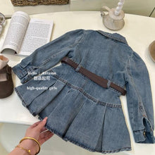 Carregar imagem no visualizador da galeria, Vestido jeans con cinto marrón
