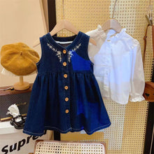 Carregar imagem no visualizador da galeria, Camisa blanco con volados y vestido jeans con bordados
