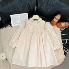 Carregar imagem no visualizador da galeria, Vestido crema con detalle de broderie
