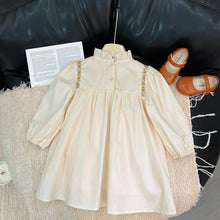 Carregar imagem no visualizador da galeria, Vestido crema con detalle de broderie
