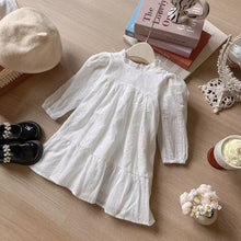 Carregar imagem no visualizador da galeria, Vestido blanco de broderie con volados

